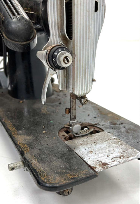 Vintage Singer Model 15 Sewing Machine Black 1947 AH104683