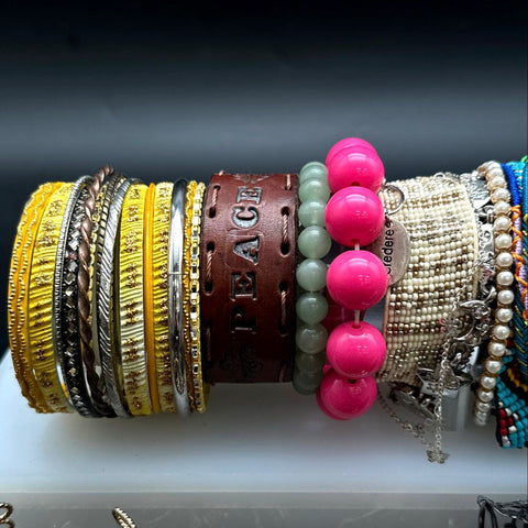 Mixed Costume Jewelry Lot 40+ Bracelets Bangles Cuffs Beaded Leather Hawaii
