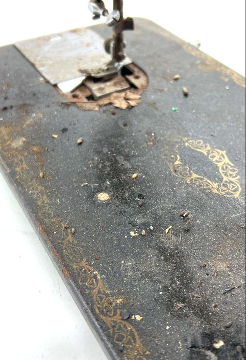 Vintage Singer Model 15 Sewing Machine Black 1947 AH104683