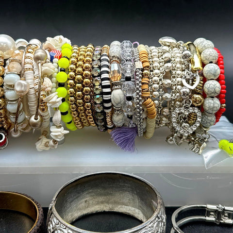Mixed Fashion Costume Jewelry Lot Variety of Bracelets Bangles Cuffs Beaded
