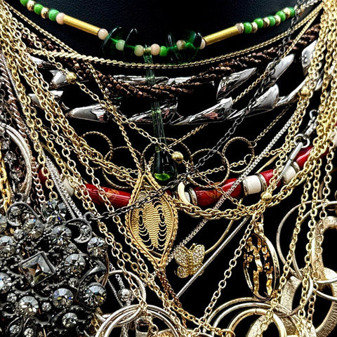 Mixed Costume Jewelry Necklace Lot Vintage to Modern Gold Silver Tone 25+ Pcs