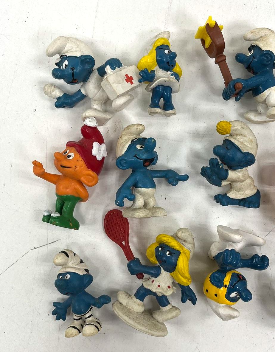 Vintage 80s Smurfs Peyo Schleich PVC Mini Figures & Train Toy Lot Multi-Color