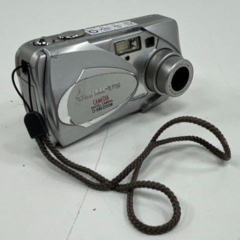 Olympus D-580 Zoom Camedia 4.0MP Digital Camera Silver In Box Tested Works