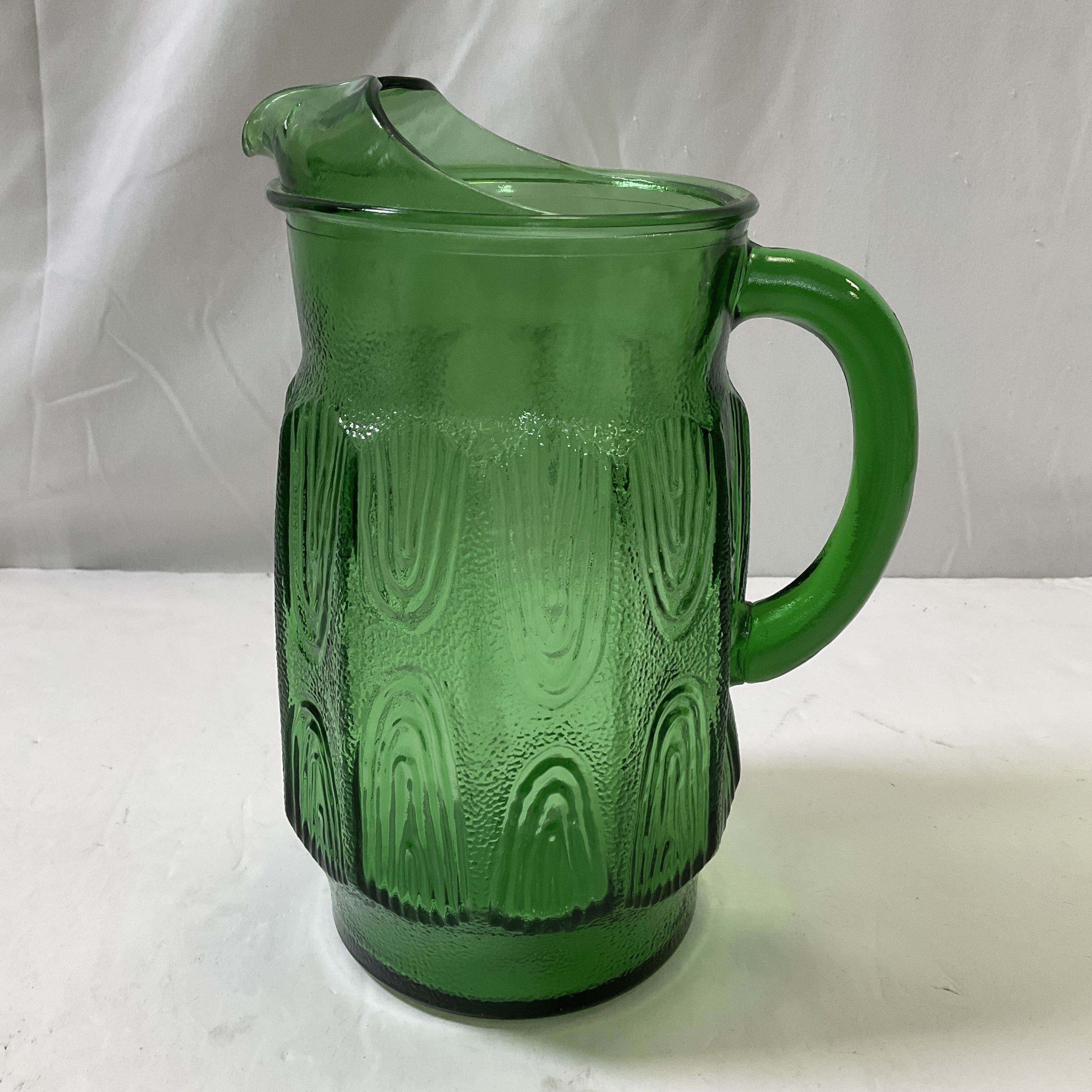 Anchor Hocking Mod Green Glass Water Pitcher Vintage Wood Grain Fingerprint