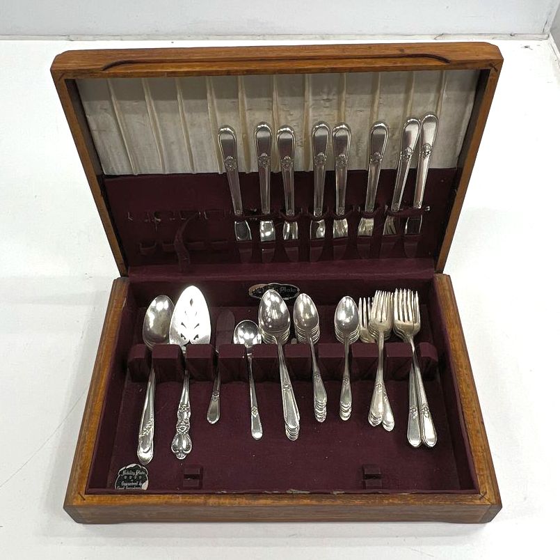 Vintage Rogers Bros Oneida Mixed Silverplate Flatware Lot 54pc Set w/ Wood Case
