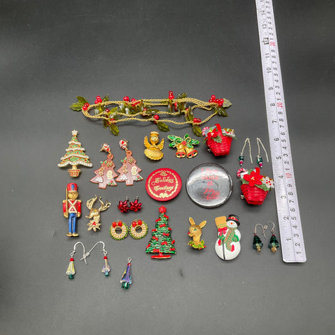 Vintage Christmas Holiday Jewelry Lot 20pc Brooches Earrings Necklace Saks Pin