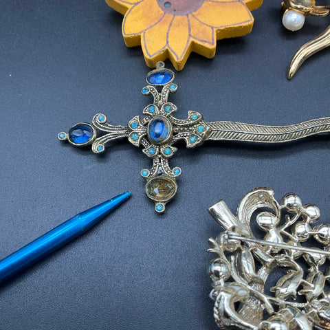Vintage to Modern Costume Jewelry Lot 14 Brooches Pins Rhinestone Faux Pearl