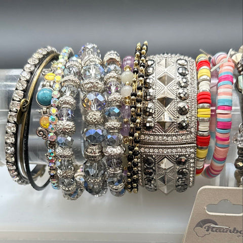 Fashion Costume Jewelry Lot of 19 Bracelets Beaded Bangles Cuffs Rhinestones