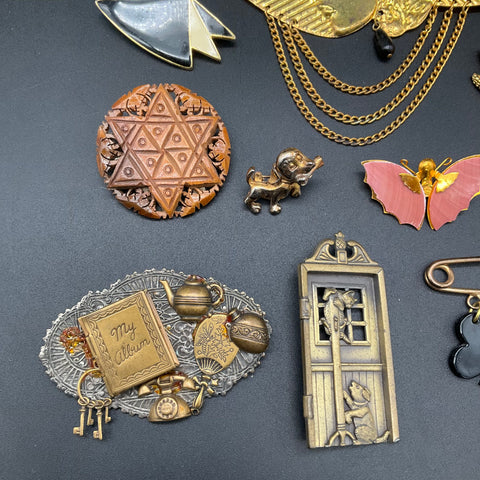 Vintage Costume Jewelry Brooch Lot of 9 Novelty Hat Wheat Butterfly Card Suits