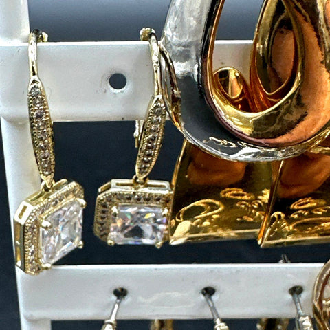 Mixed Costume Jewelry Lot 35+ Pairs Gold Tone Silver Tone Hoops Dangles Studs