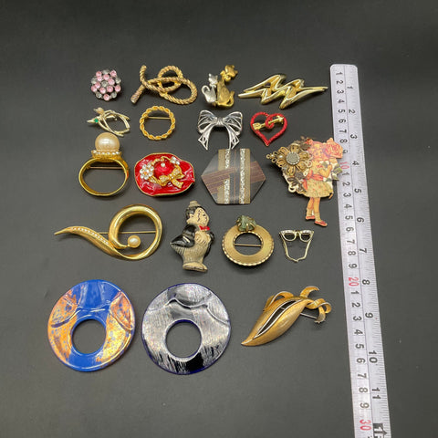 Vintage Brooch Pin Lot of 19 Costume Jewelry Rhinestone Enamel Figural Retro