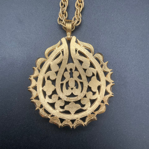 Vintage Crown Trifari Gold Tone Paisley Openwork Pendant Necklace 23"