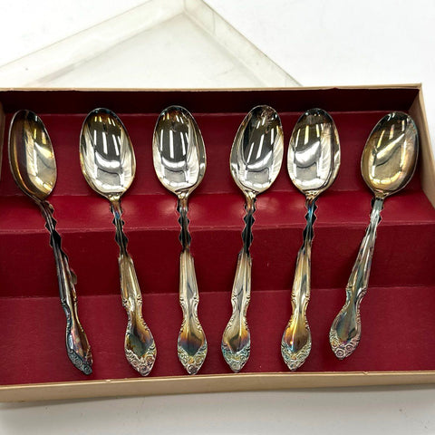 WM Rogers Mfg Co Silver Plate Spoons Floral Scroll Pattern 17pc Lot Vintage