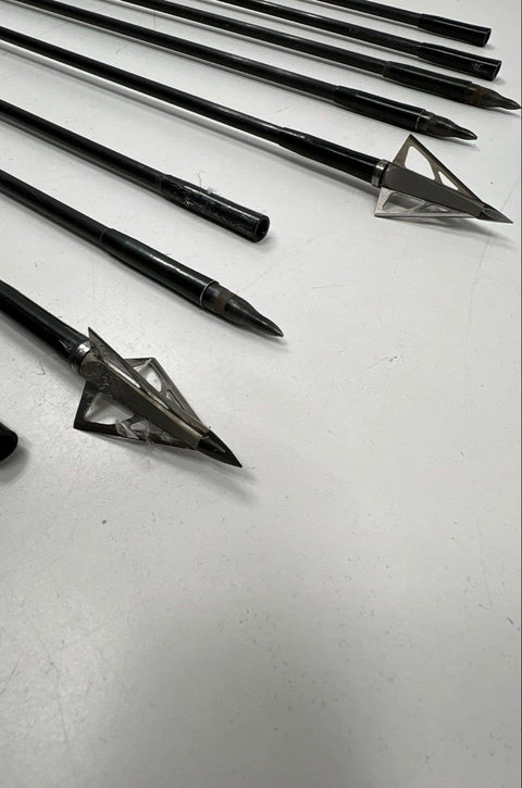 Beman Hunter Archery Arrow Lot 15 Arrows Mixed Tips Carbon Shafts Broadheads