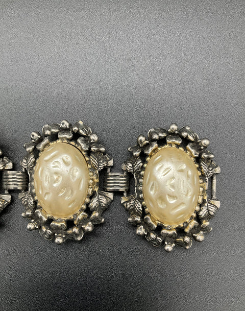 Vintage 1960s Chunky Repousse Faux Pearl Silver Tone Baroque Link Bracelet 7.5"