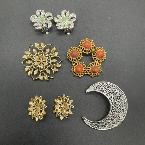 Vintage Sarah Coventry Costume Jewelry Lot Brooches Earrings Necklace