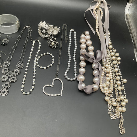 Statement Fashion Jewelry Lot 20+ Pieces Faux Pearl Rhinestone Necklaces Cuff
