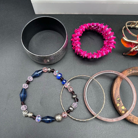 Vintage and Modern Costume Jewelry Lot 25 Bracelets Bangles Cuffs Beaded 1.8 lb
