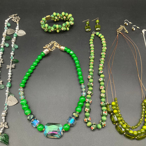Green Beaded Costume Jewelry Lot Retro Floral Nature Necklaces Earrings 9pc