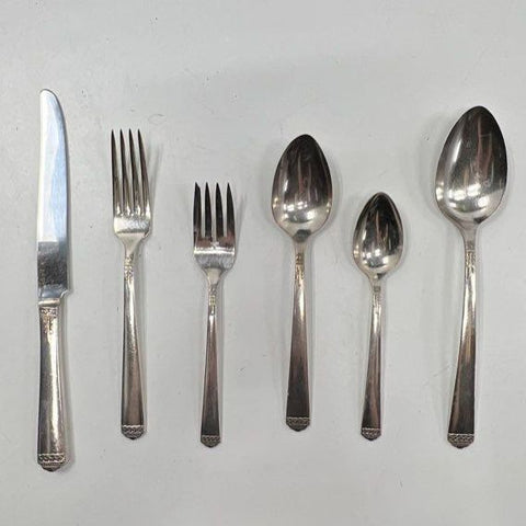 1881 Rogers Oneida Triumph Silver Plate Flatware 25pc Mixed Set Cased Vintage