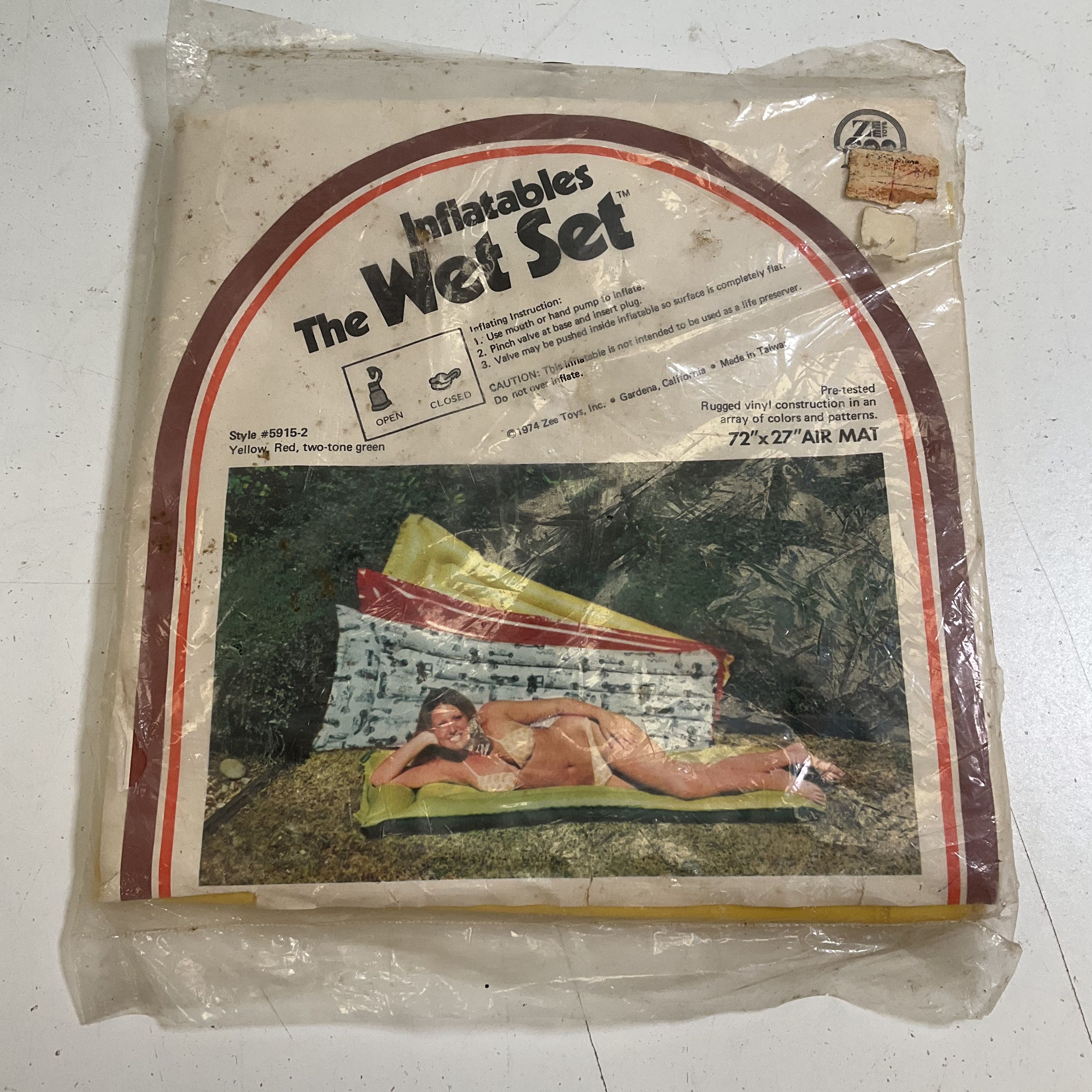1974 Zee Toys The Wet Set Inflatable Air Mat 72x27" Vintage Car Pattern New