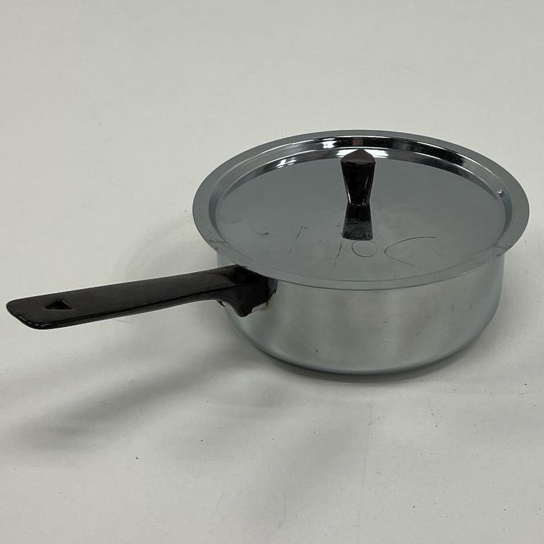 The Everyday Co. USA Silver Pot Sauce Pan with Lid Black Plastic Handle