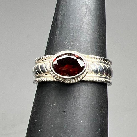 925 Sterling Silver Oval Garnet Ring Size 5 3.77g