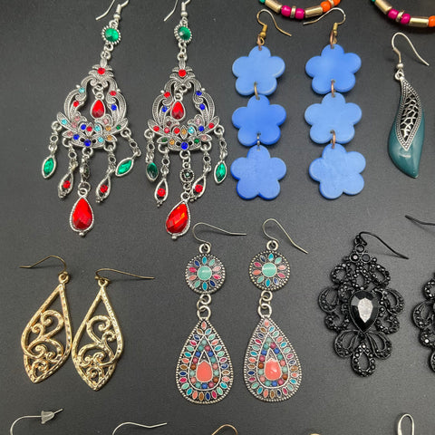 Fashion Costume Jewelry Lot 18 Pairs Novelty Chickens Beaded Hoops Statement