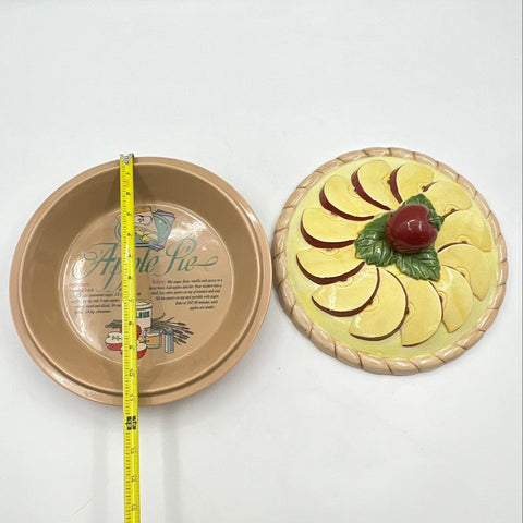 Universal Trumps Corp Ceramic Apple Pie Keeper Dish with 3D Decorative Lid