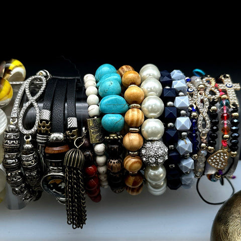 Mixed Costume Jewelry Bracelet Lot 40+ Beaded Bangles Cuffs Charm Rhinestone