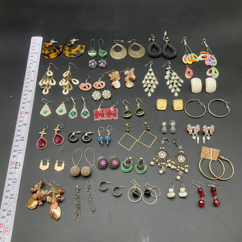 Vintage & Fashion Costume Jewelry Lot 38 Pairs Earrings Hoops Dangles Studs