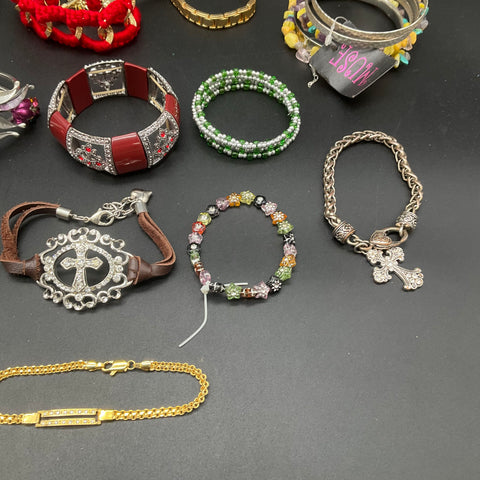 Fashion Jewelry Lot of 22 Pieces MUSE Attitudes Bangles Beaded Charm Bracelets