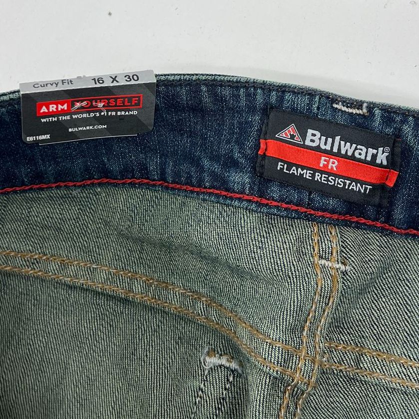 NWT Women's Bulwark FR CAT2 2112 Blue Denim Jeans - Size 16x30 Curvy Fit
