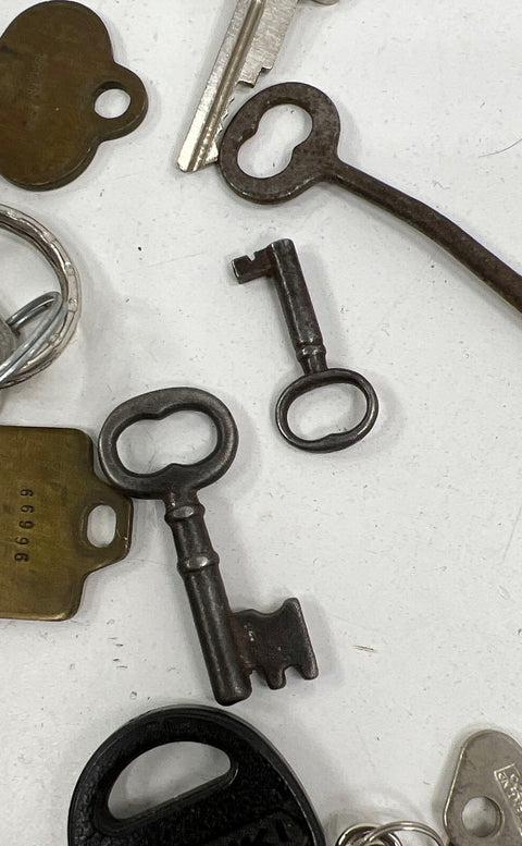 Large Lot Vintage Skeleton Keys House Car Keys Master Lock Padlocks Crafts