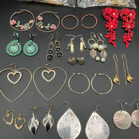 Costume Jewelry Lot 25+ Pairs Earrings Hoops Floral Hearts Vintage to Modern