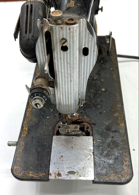 Vintage Singer Model 15 Sewing Machine Black 1947 AH104683