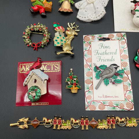 Vintage Christmas Jewelry Lot 18pc Rae Dunn Santa Necklace Pins Brooches Roman
