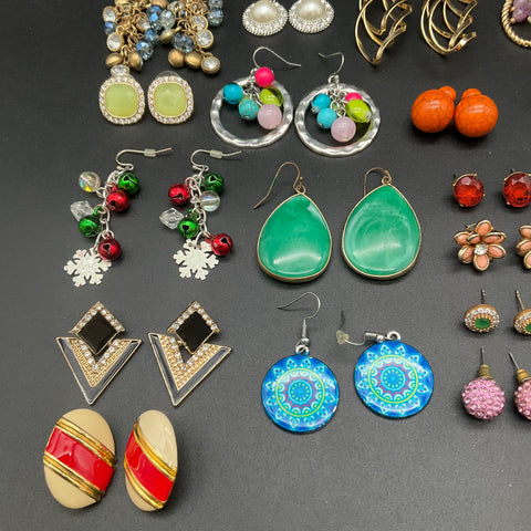 Vintage to Modern Costume Jewelry Earrings Lot Studs Hoops Dangles 0.6 lb