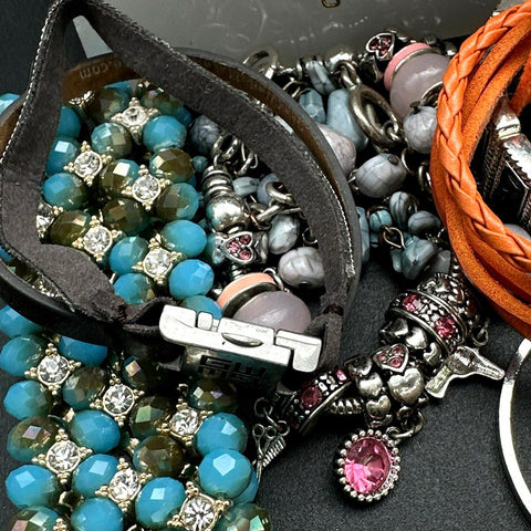 Fashion Costume Jewelry Lot of 40+ Mixed Bracelets Bangles Cuffs Beaded