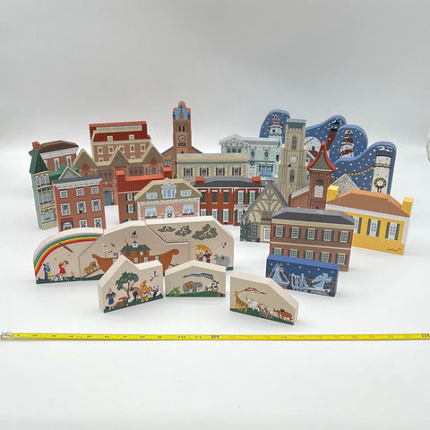 The Cat's Meow Village Wooden Shelf Sitter Lot 25 Pieces Vintage Noah's Ark