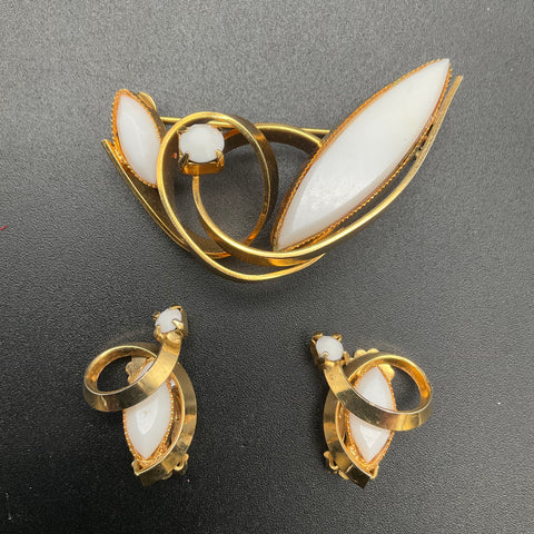 Vintage Mid Century Gold Tone Milk Glass Abstract Brooch & Earrings Demi Parure