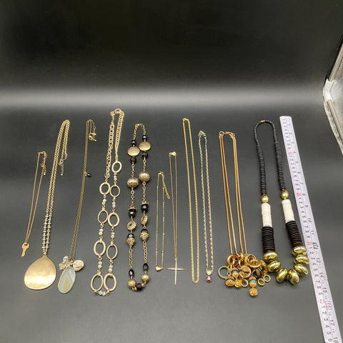Mixed Fashion Costume Necklace Lot 1.1 lbs Gold Silver Tone Pendants 11 Pieces