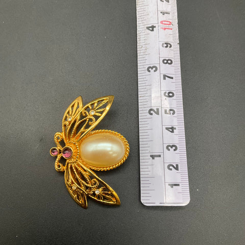 Vintage Avon Gold Tone Faux Pearl Rhinestone Bee Brooch Nature's Flight 2.25"