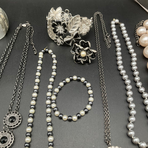 Statement Fashion Jewelry Lot 20+ Pieces Faux Pearl Rhinestone Necklaces Cuff