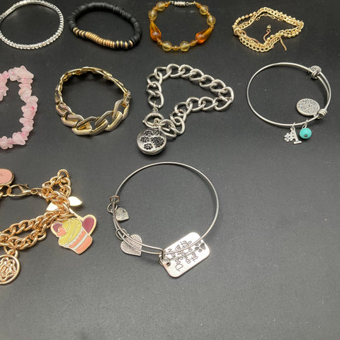 Fashion Jewelry Lot of 16 Bracelets Candie's Dog Mom Charm Beaded Boho Mixed