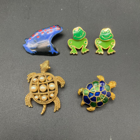 Vintage Animal Theme Jewelry Lot Howard's Turtle Frog Lion Brooches Earrings