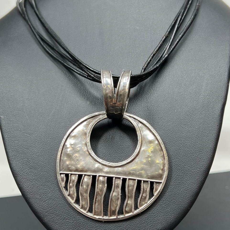 Silpada Circle Pendant Leather Cord Necklace 26g