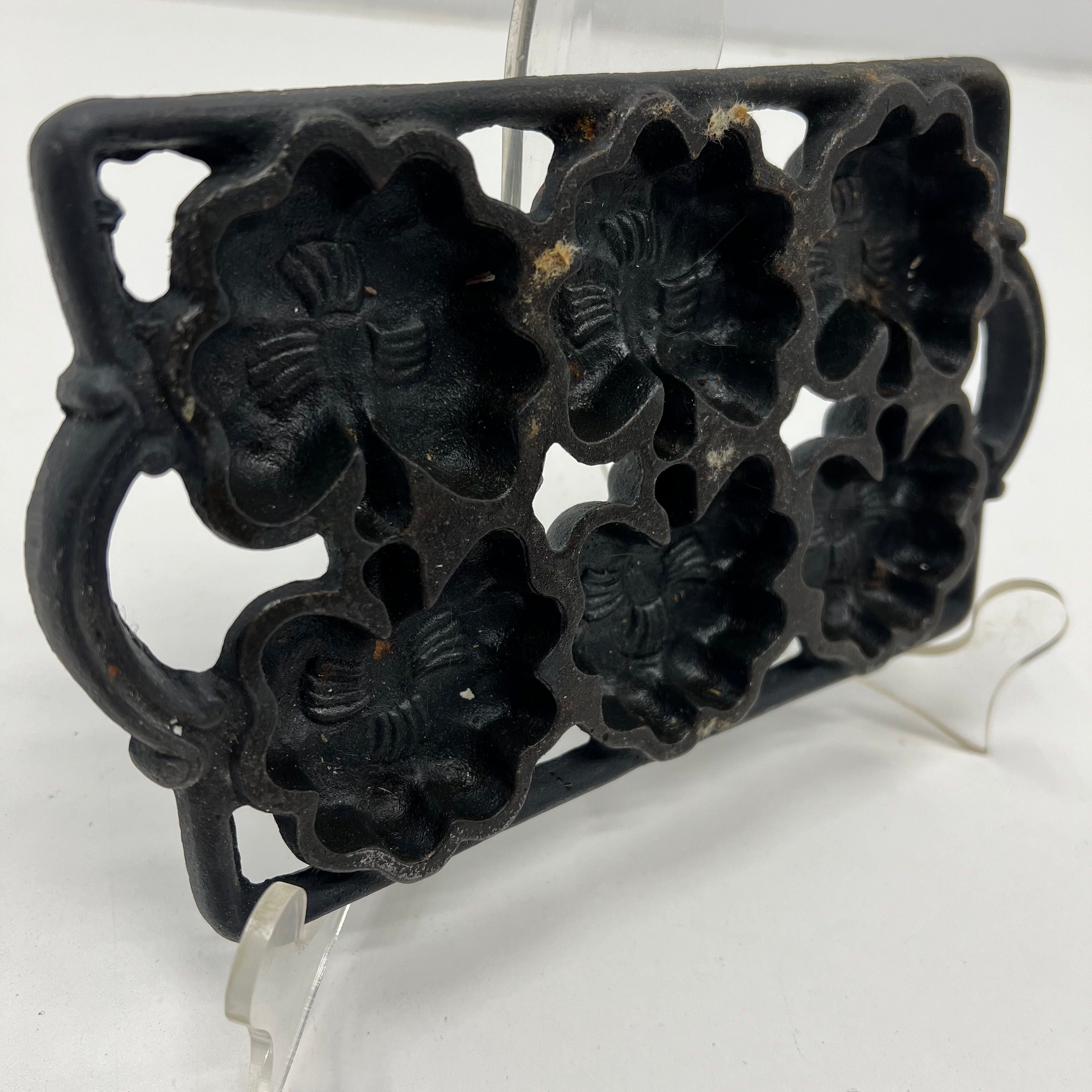 Vintage Cast Iron Gem Pan Four Leaf Clovers 6 Slots 8"