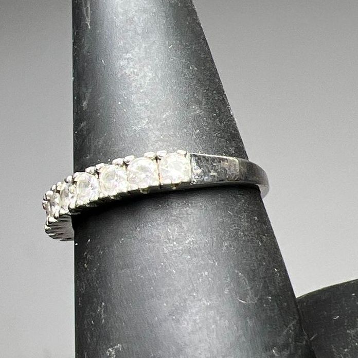925 Sterling Silver 9 Rhinestone Ring Size 7.75 2.06g