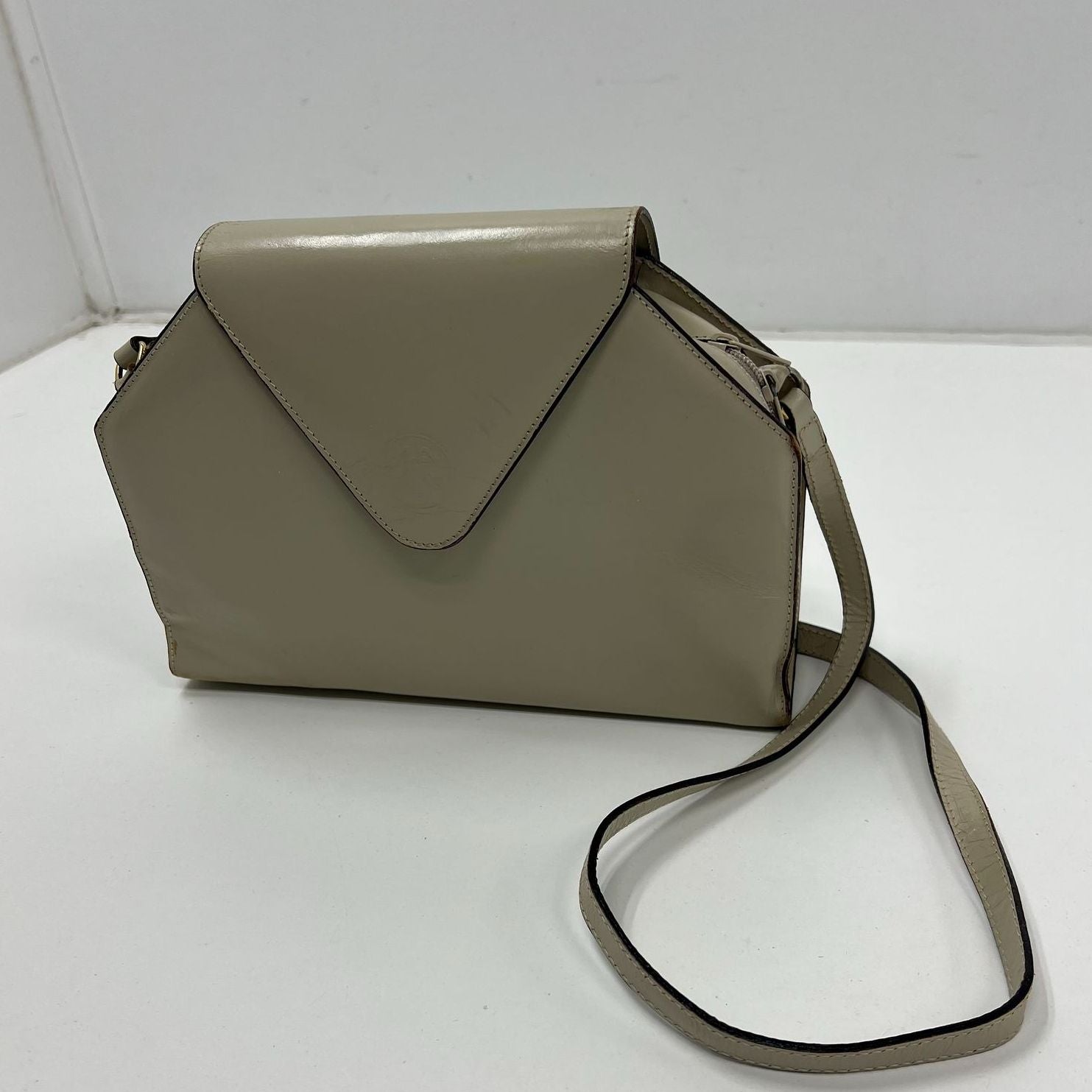 Vintage Ginnie Johansen Designs Inc LeatherCrossbody Beige Made in Italy